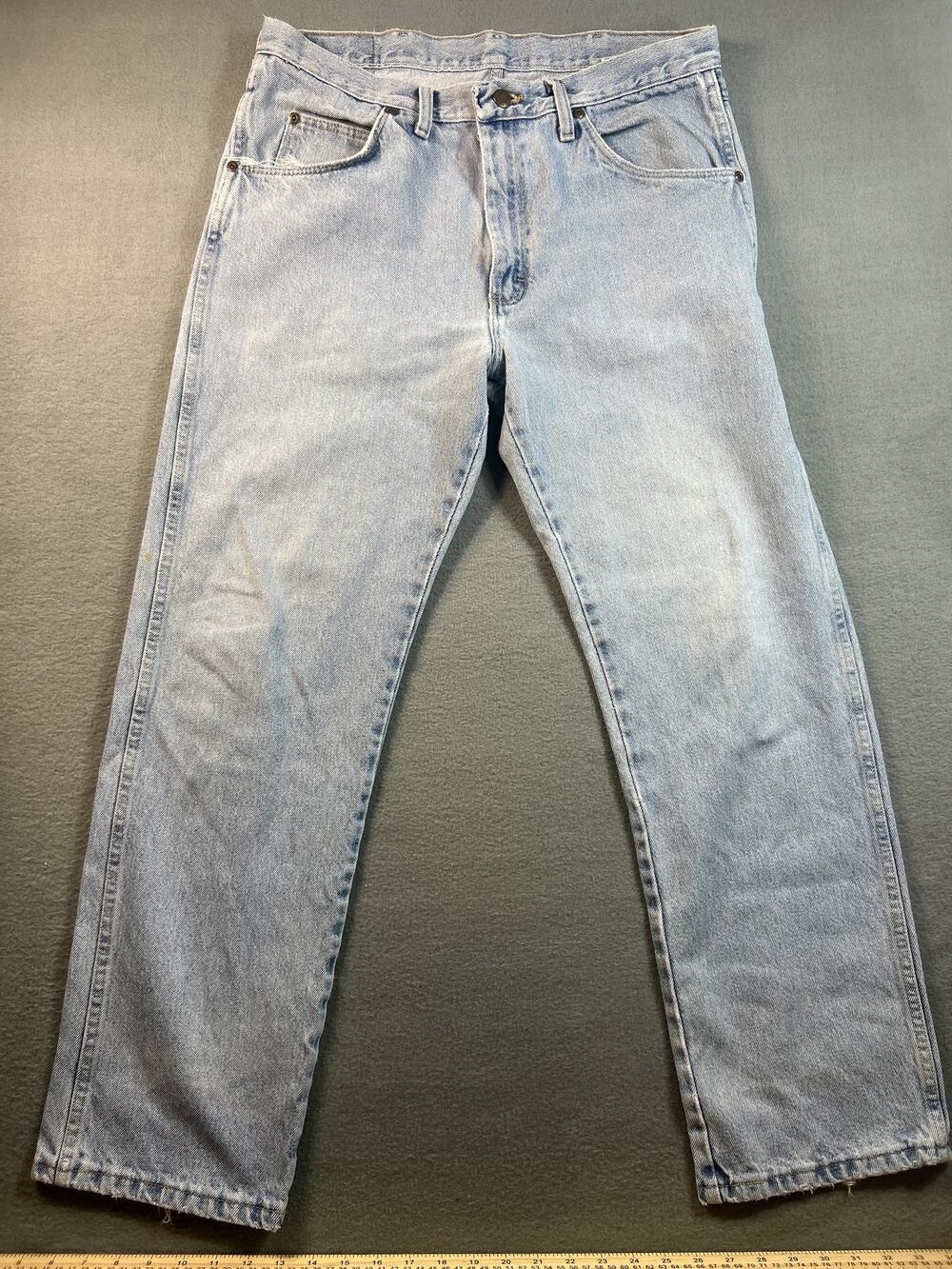 Wrangler Men's Light Wash Blue Denim Jeans 34x29 Classic 5-Pocket Style